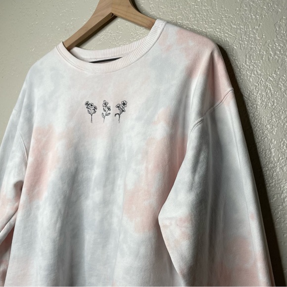 Hollister Cropped Embroidered Tie Dye Crewneck Long Sleeve Floral - Picture 4 of 12